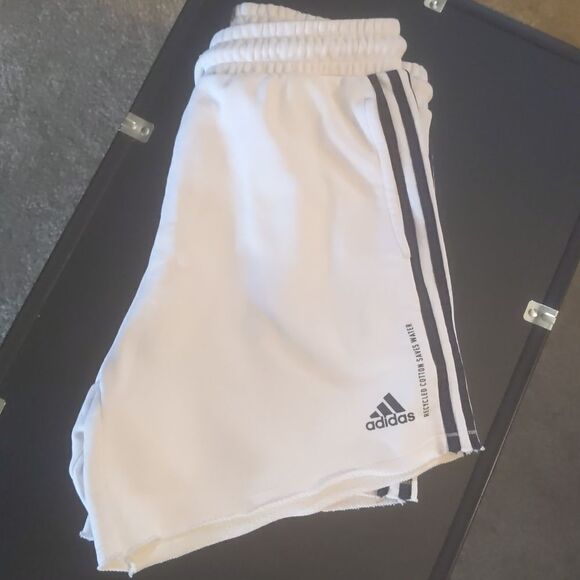 Adidas shorts size women's medium cream color - Picture 4 of 5